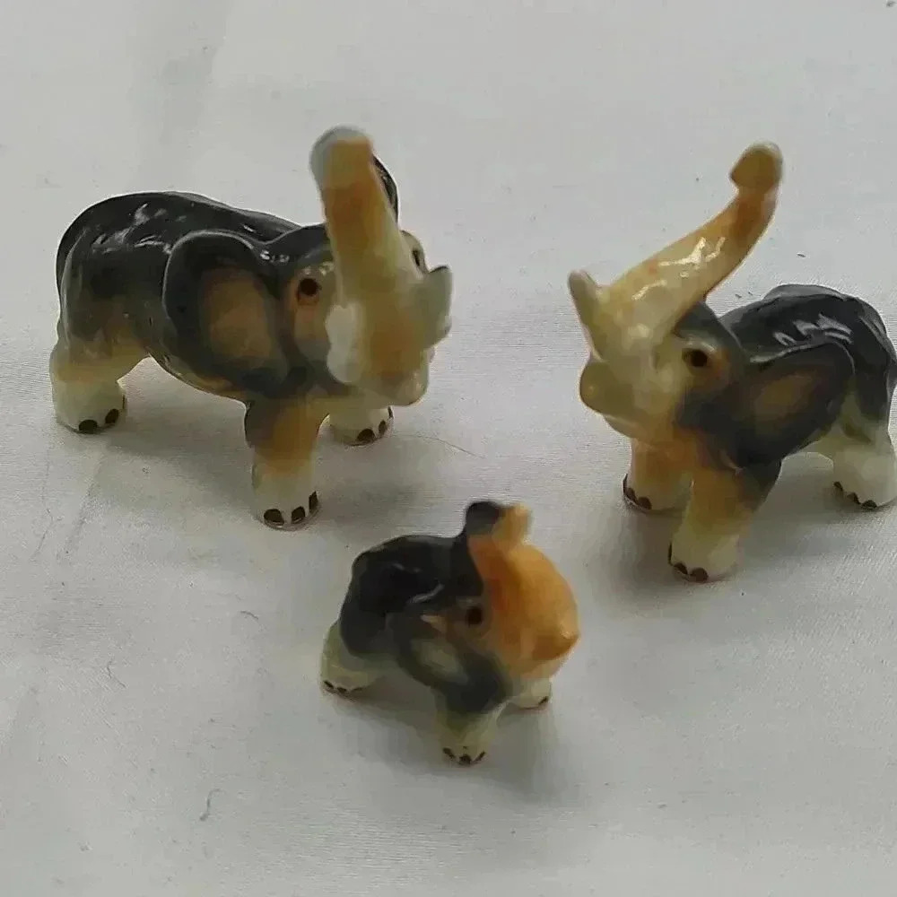 Porcelain family of elephants adorable vintage